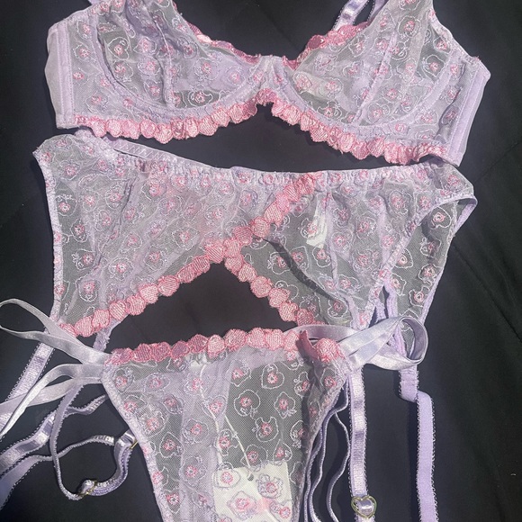 Forbidden fruit - Picture 1 of 3